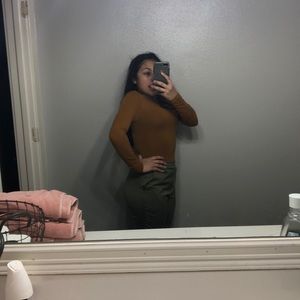 I’m selling a two things a bodysuit and some pants